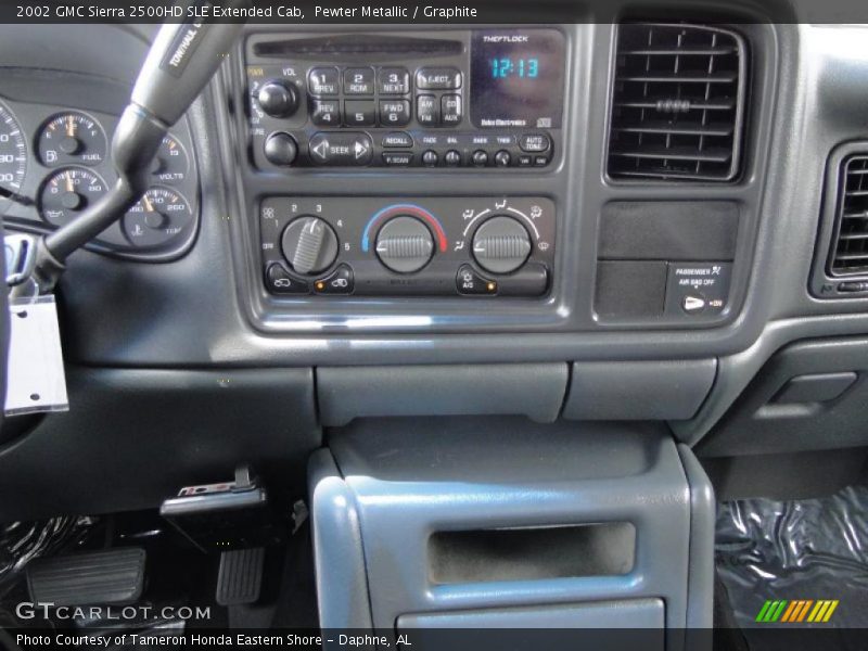 Controls of 2002 Sierra 2500HD SLE Extended Cab