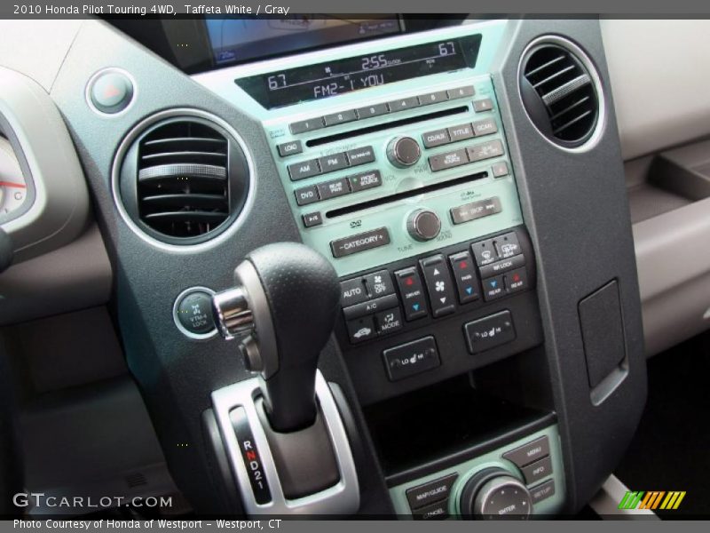 Controls of 2010 Pilot Touring 4WD