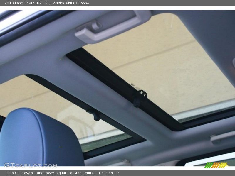 Alaska White / Ebony 2010 Land Rover LR2 HSE