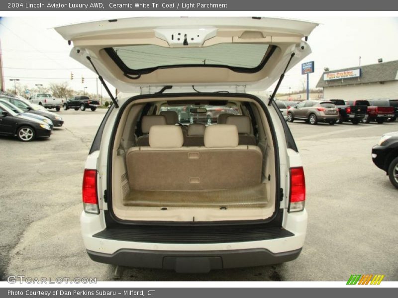  2004 Aviator Luxury AWD Trunk