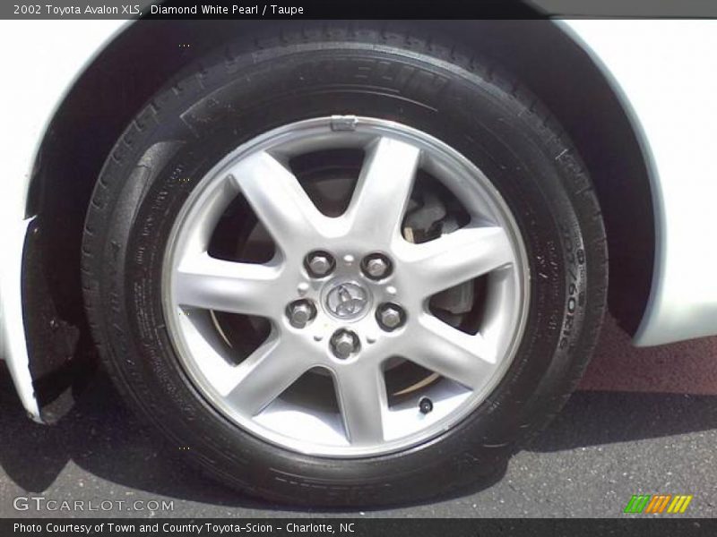Diamond White Pearl / Taupe 2002 Toyota Avalon XLS