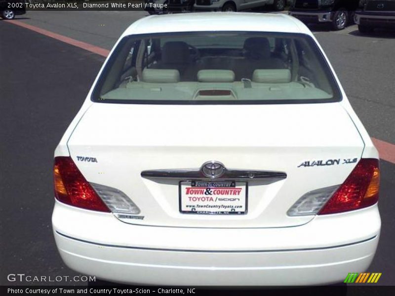 Diamond White Pearl / Taupe 2002 Toyota Avalon XLS