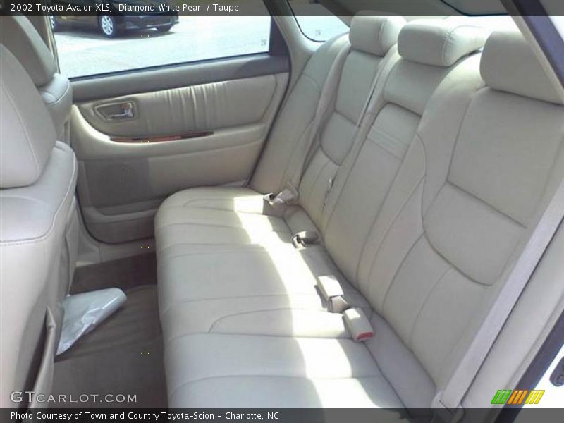 Diamond White Pearl / Taupe 2002 Toyota Avalon XLS