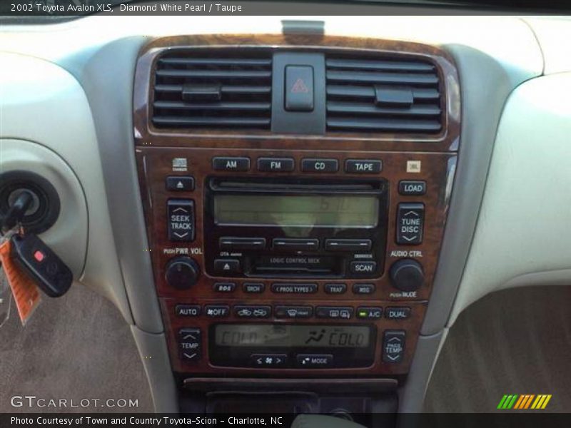 Diamond White Pearl / Taupe 2002 Toyota Avalon XLS