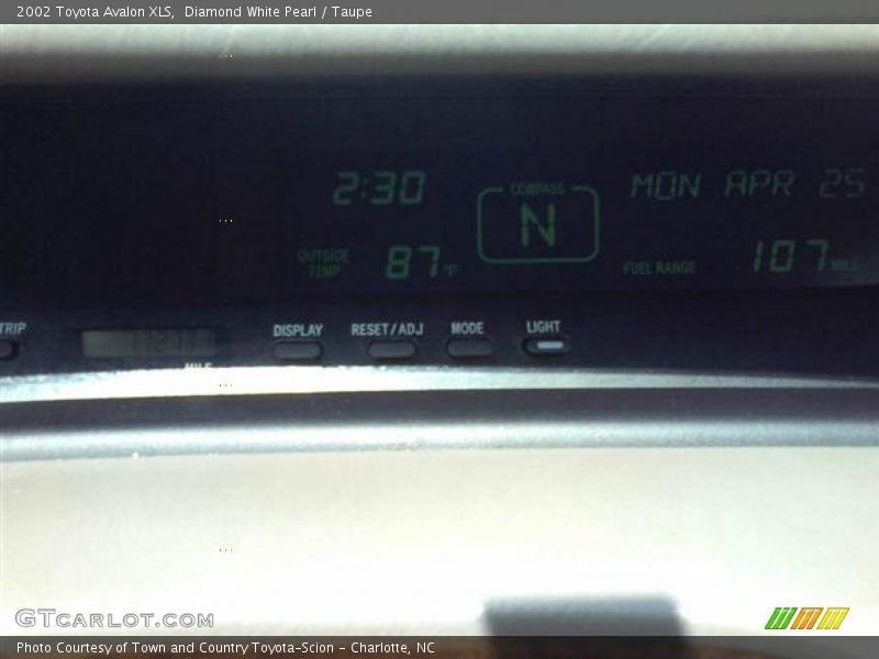 Diamond White Pearl / Taupe 2002 Toyota Avalon XLS