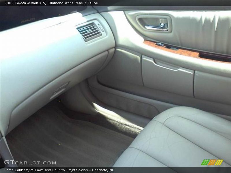 Diamond White Pearl / Taupe 2002 Toyota Avalon XLS