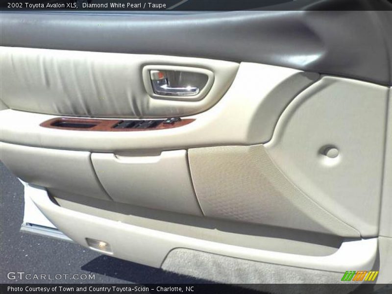 Diamond White Pearl / Taupe 2002 Toyota Avalon XLS