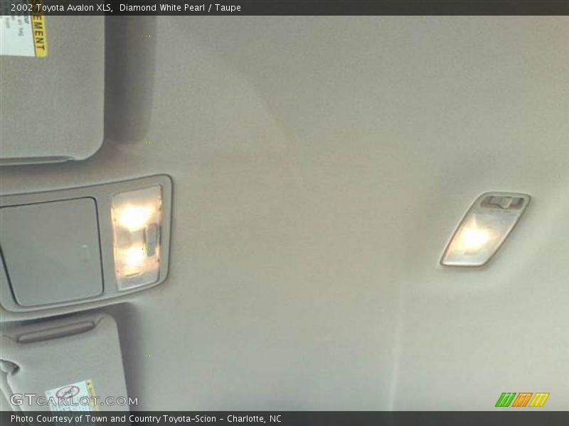 Diamond White Pearl / Taupe 2002 Toyota Avalon XLS