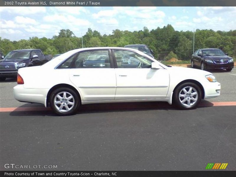 Diamond White Pearl / Taupe 2002 Toyota Avalon XLS