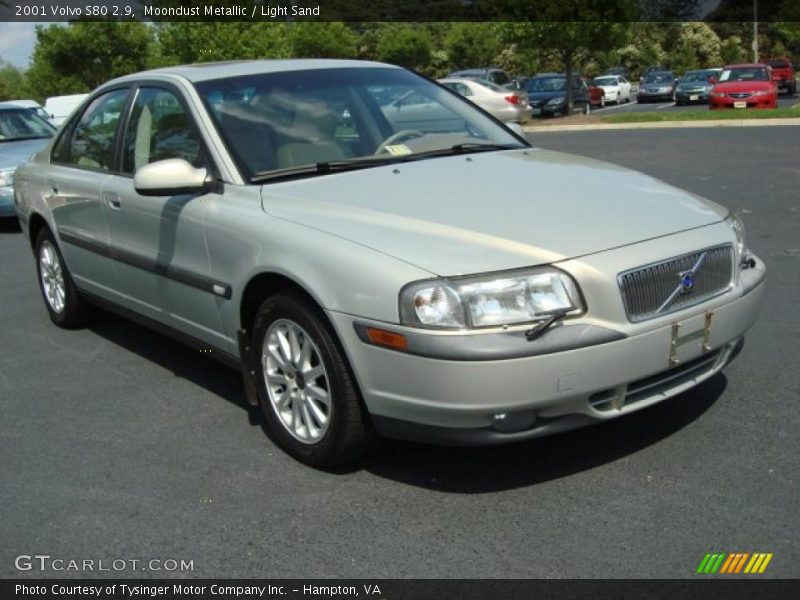 Front 3/4 View of 2001 S80 2.9