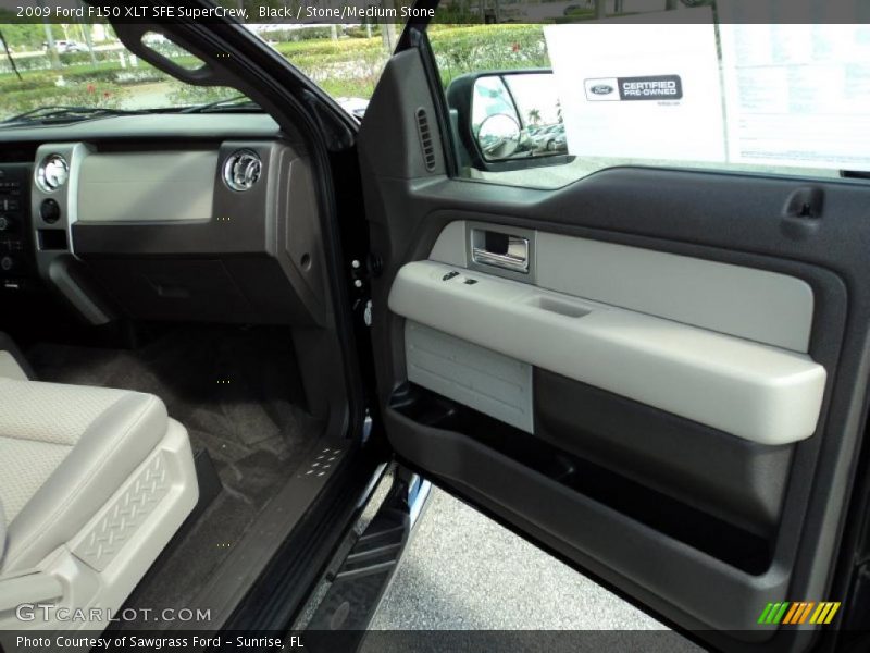 Door Panel of 2009 F150 XLT SFE SuperCrew