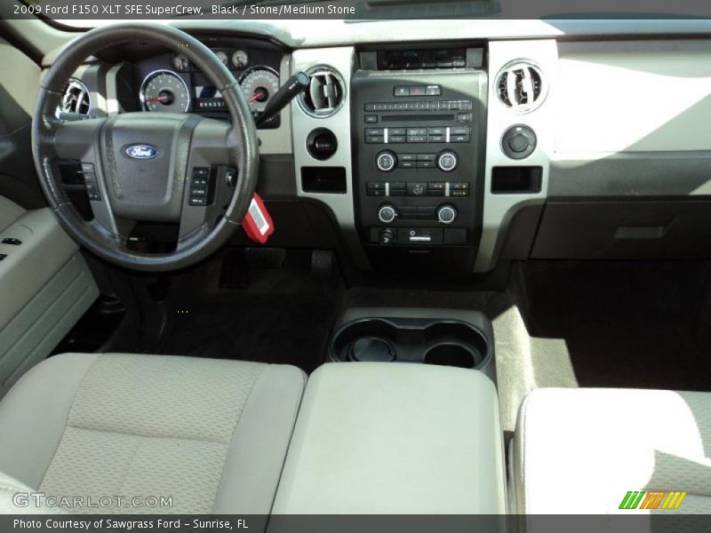 Dashboard of 2009 F150 XLT SFE SuperCrew