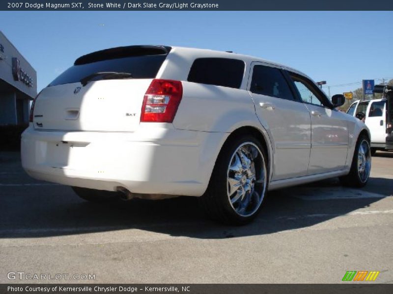  2007 Magnum SXT Stone White