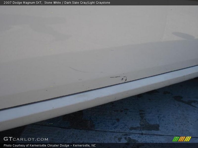 Stone White / Dark Slate Gray/Light Graystone 2007 Dodge Magnum SXT