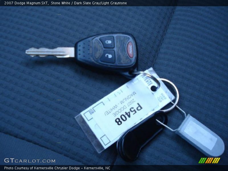 Stone White / Dark Slate Gray/Light Graystone 2007 Dodge Magnum SXT