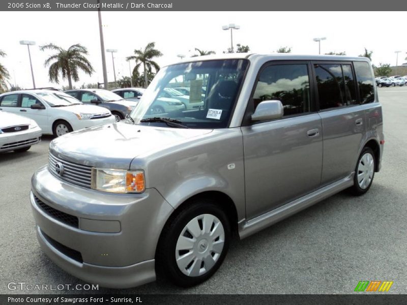 Front 3/4 View of 2006 xB 