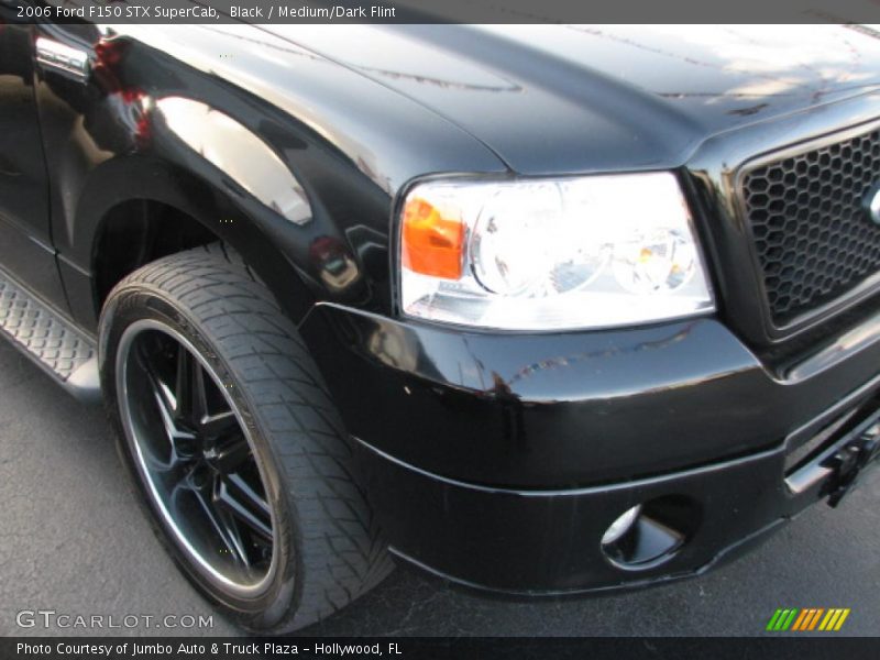 Black / Medium/Dark Flint 2006 Ford F150 STX SuperCab