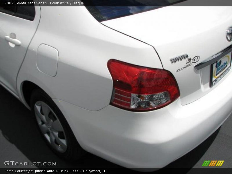 Polar White / Bisque 2007 Toyota Yaris Sedan