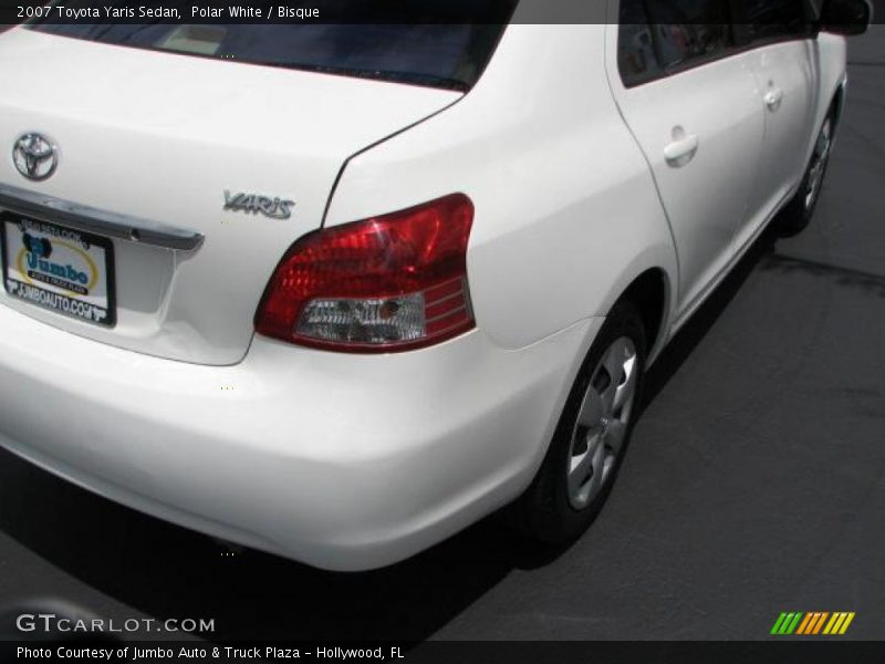 Polar White / Bisque 2007 Toyota Yaris Sedan