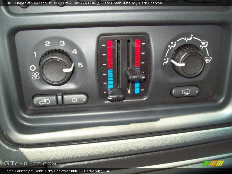 Controls of 2005 Silverado 3500 LS Crew Cab 4x4 Dually