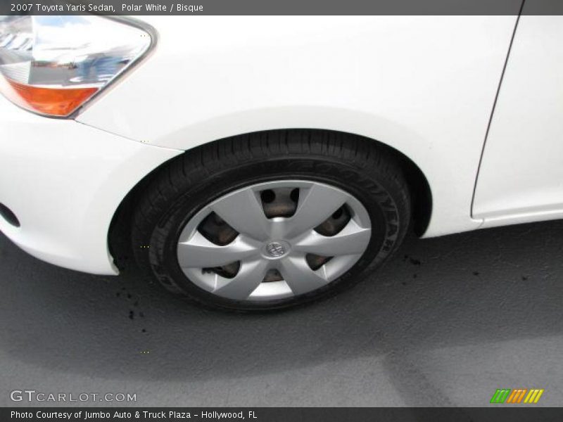 Polar White / Bisque 2007 Toyota Yaris Sedan