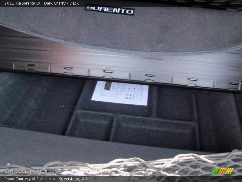 Dark Cherry / Black 2011 Kia Sorento LX