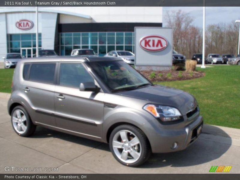 Titanium Gray / Sand/Black Houndstooth Cloth 2011 Kia Soul !