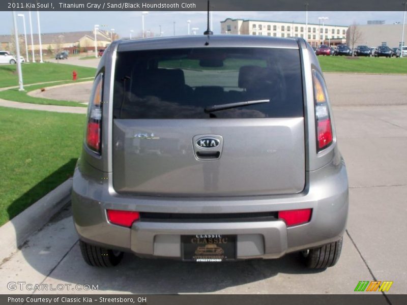 Titanium Gray / Sand/Black Houndstooth Cloth 2011 Kia Soul !