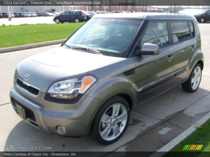 Titanium Gray / Sand/Black Houndstooth Cloth 2011 Kia Soul !