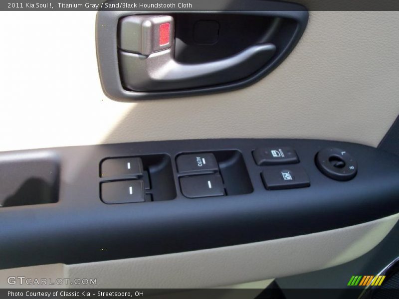 Titanium Gray / Sand/Black Houndstooth Cloth 2011 Kia Soul !