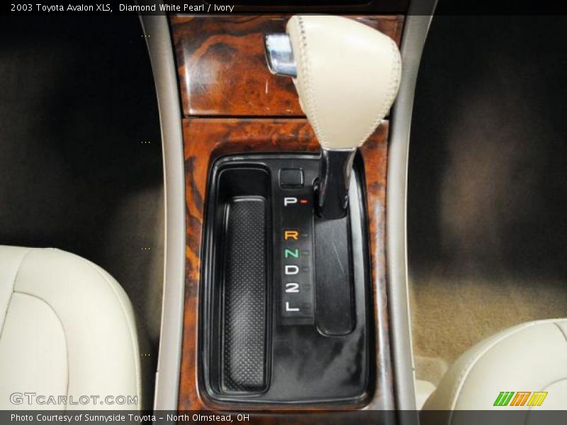 Diamond White Pearl / Ivory 2003 Toyota Avalon XLS