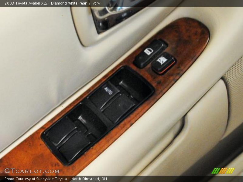 Diamond White Pearl / Ivory 2003 Toyota Avalon XLS