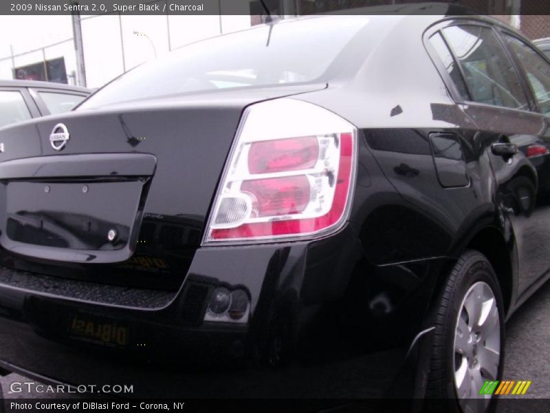Super Black / Charcoal 2009 Nissan Sentra 2.0