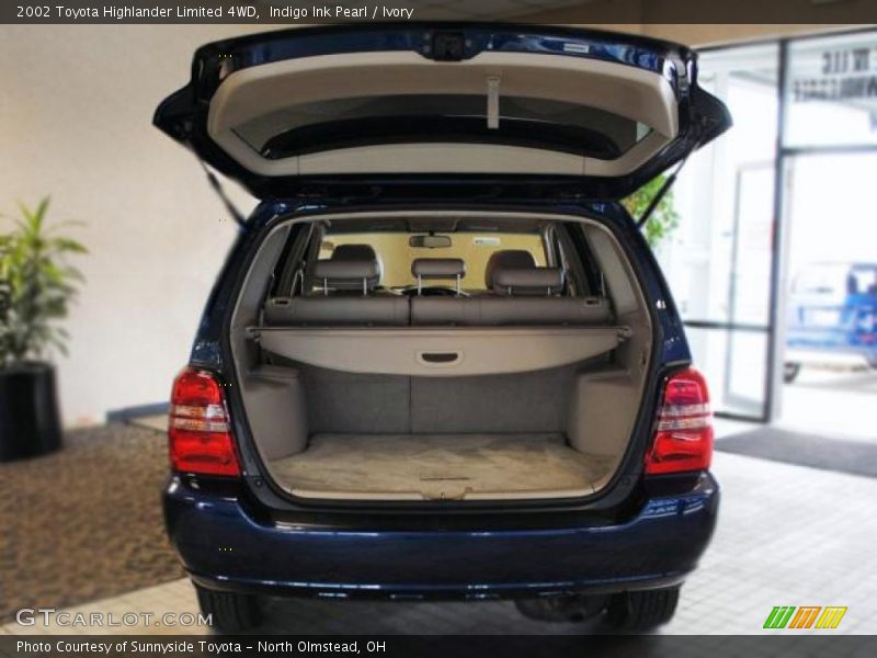 Indigo Ink Pearl / Ivory 2002 Toyota Highlander Limited 4WD