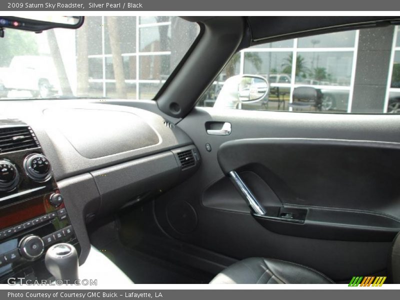 Silver Pearl / Black 2009 Saturn Sky Roadster