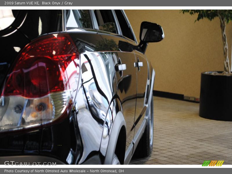 Black Onyx / Gray 2009 Saturn VUE XE