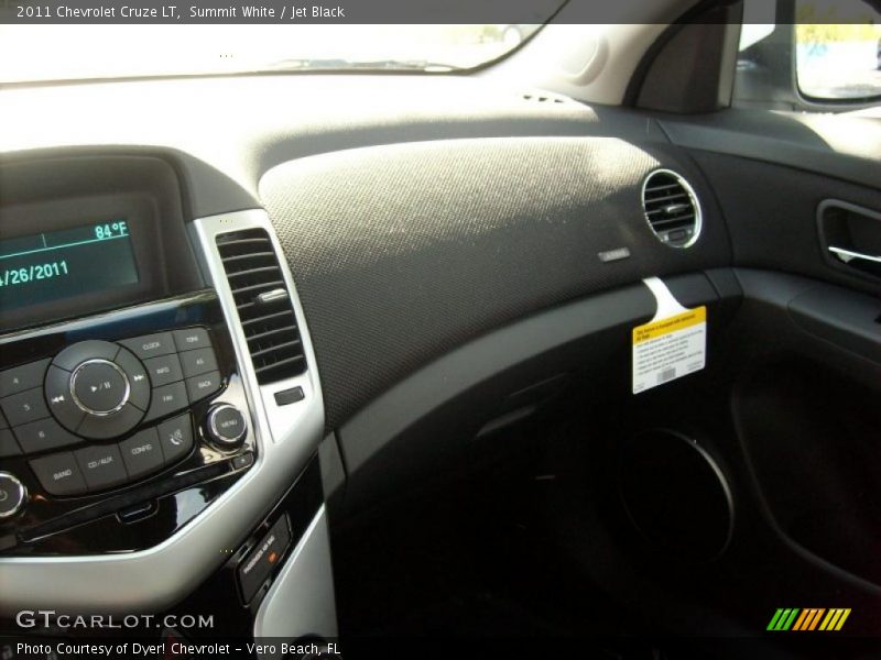 Summit White / Jet Black 2011 Chevrolet Cruze LT