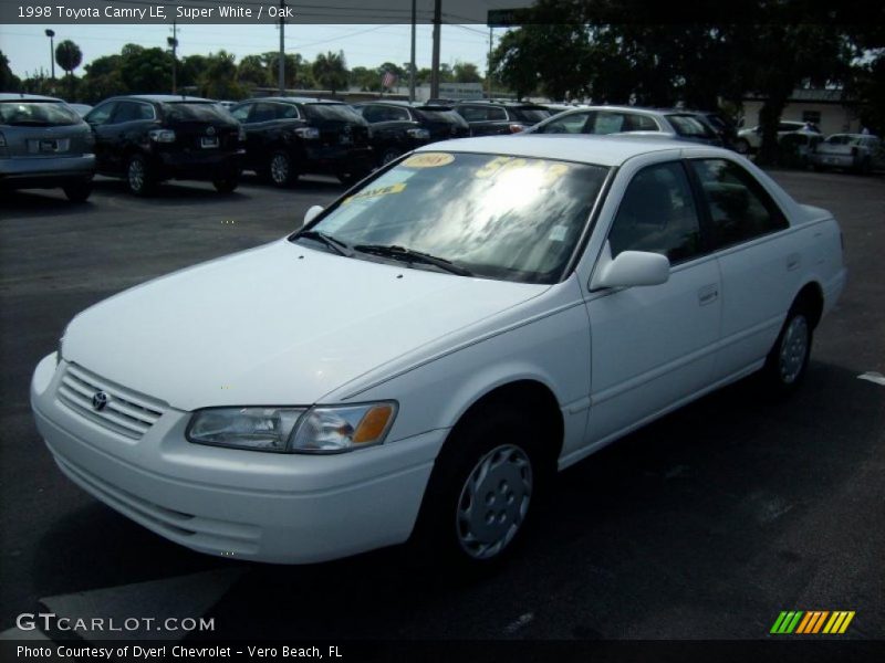Super White / Oak 1998 Toyota Camry LE