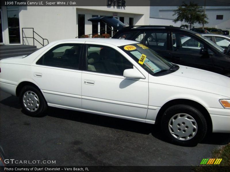 Super White / Oak 1998 Toyota Camry LE