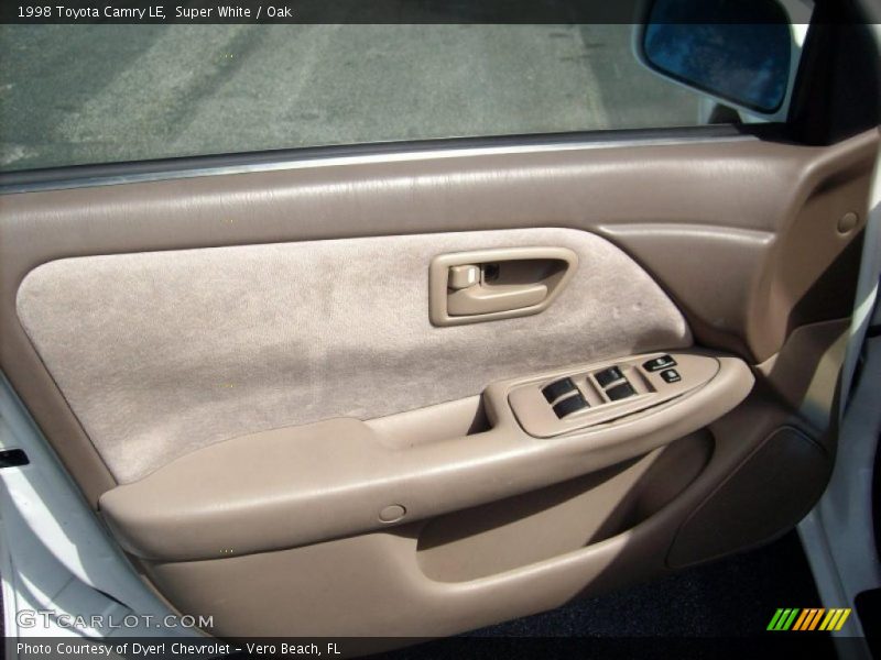 Super White / Oak 1998 Toyota Camry LE