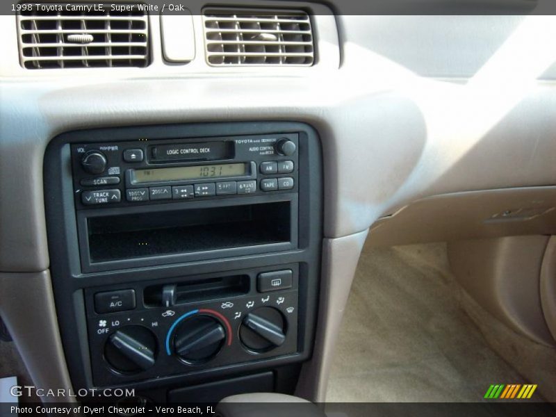 Super White / Oak 1998 Toyota Camry LE