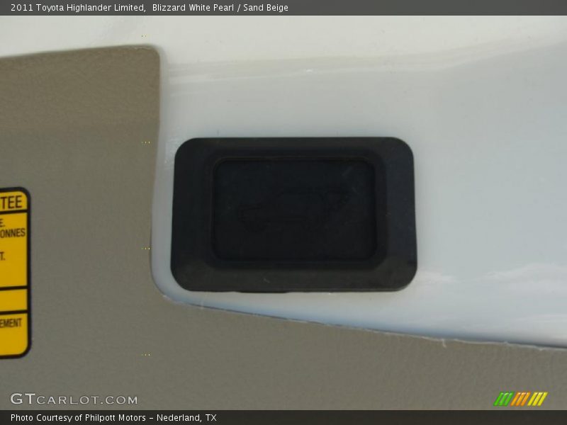 Blizzard White Pearl / Sand Beige 2011 Toyota Highlander Limited