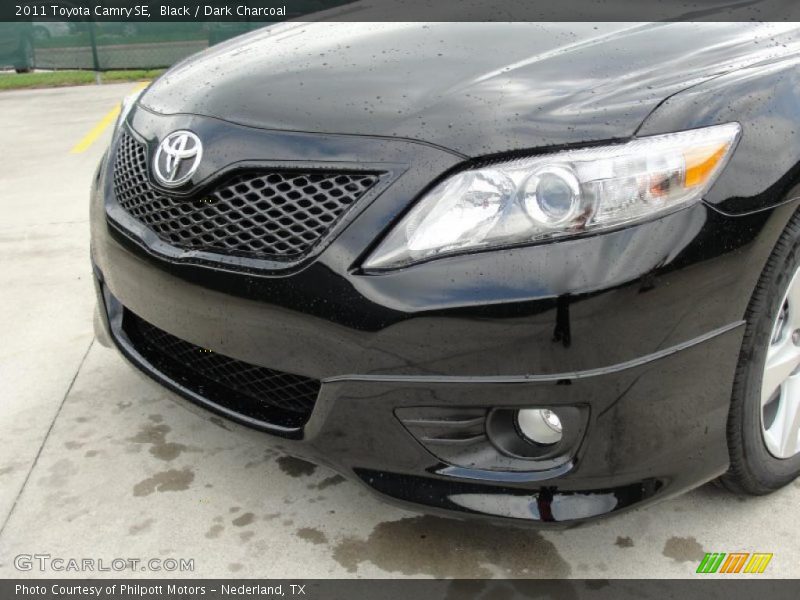Black / Dark Charcoal 2011 Toyota Camry SE