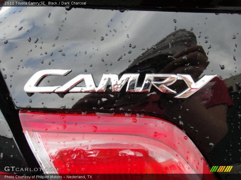 Black / Dark Charcoal 2011 Toyota Camry SE