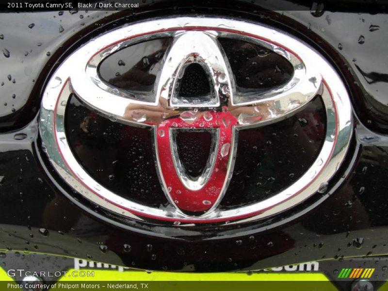 Black / Dark Charcoal 2011 Toyota Camry SE