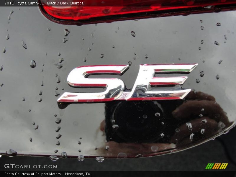 Black / Dark Charcoal 2011 Toyota Camry SE