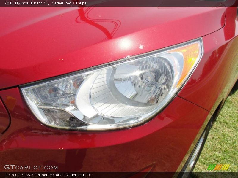 Garnet Red / Taupe 2011 Hyundai Tucson GL