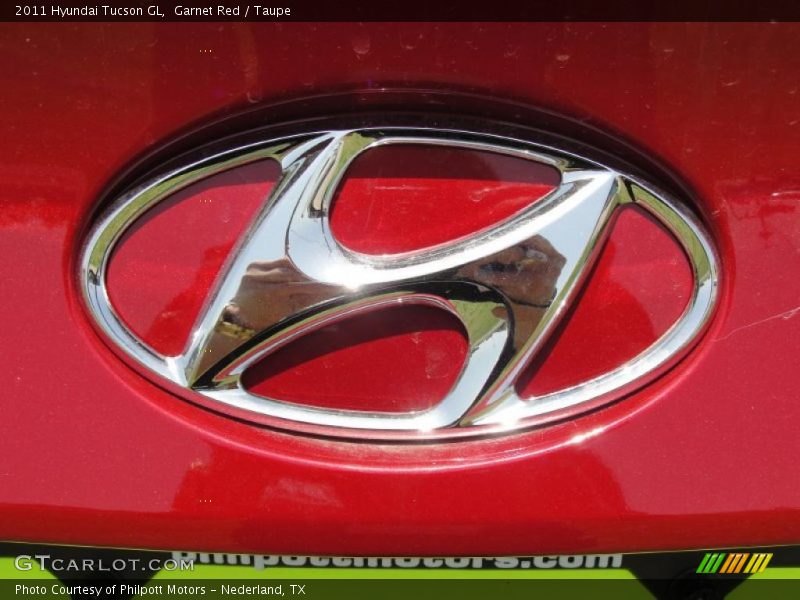  2011 Tucson GL Logo