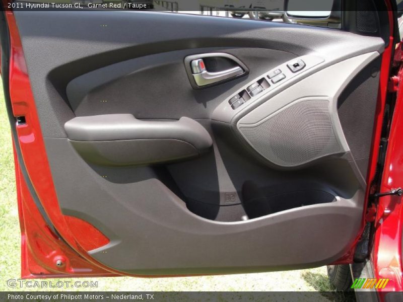 Garnet Red / Taupe 2011 Hyundai Tucson GL