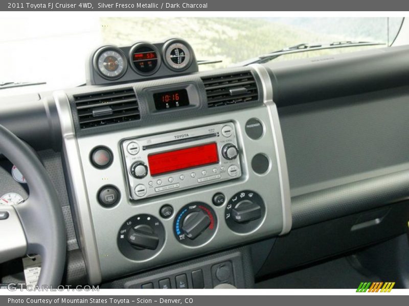 Silver Fresco Metallic / Dark Charcoal 2011 Toyota FJ Cruiser 4WD